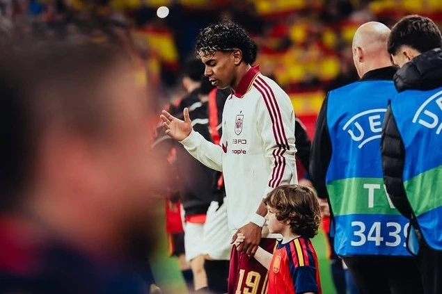 Lamin Yamal dini şüarlara görə ispan azarkeşlərini qınadı