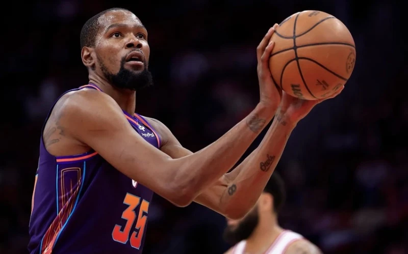 Kevin Durant Finiksdən Hyustona keçib