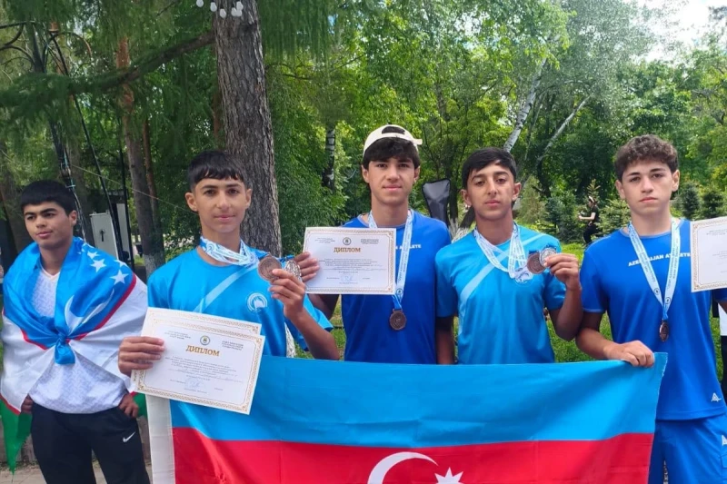 Kazakistan'da genç kano ve kayak kürekçilerimiz tam kadro gümüş ve bronz madalyalar kazandı
