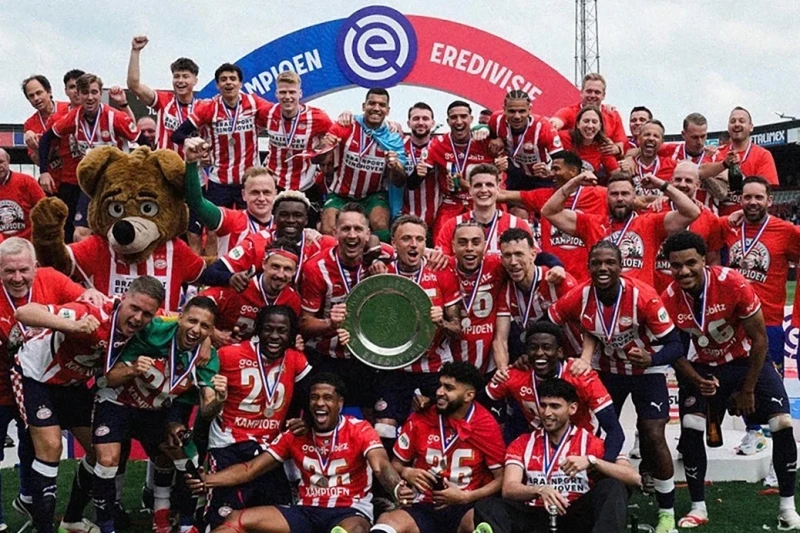 PSV 26-cı dəfə Niderland çempionluğunu əldə edib