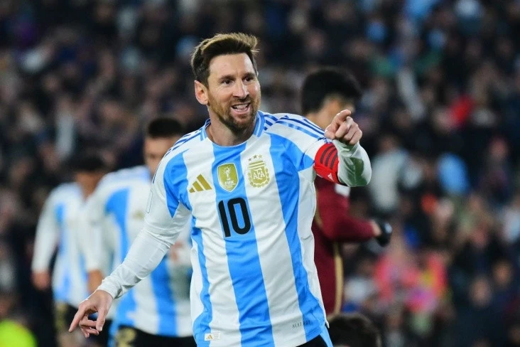 Argentina's national team jersey for the 2026 World Cup presented: Details and PHOTO