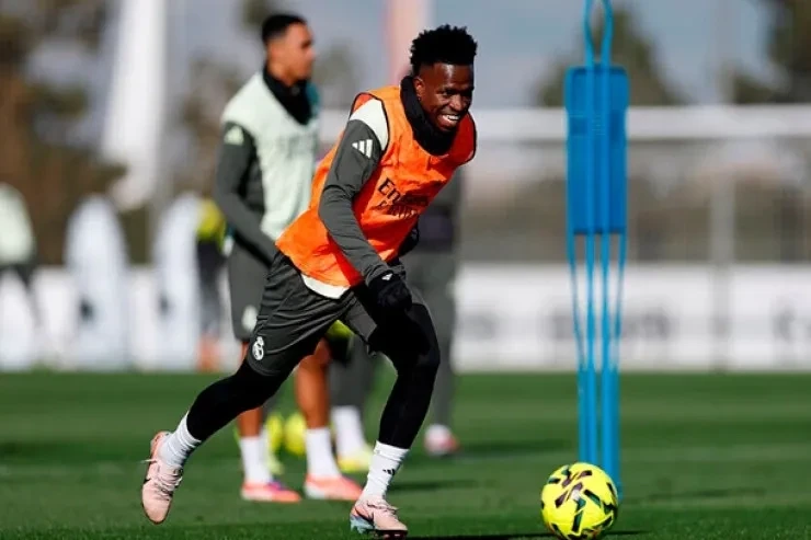 Vinisius Realla müqaviləsini uzatmaq istəyir