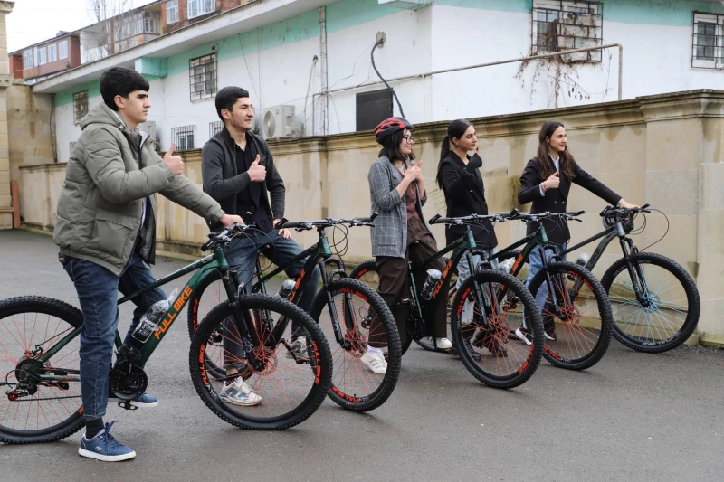 Lənkəran Devlet Üniversitesi Öğrencileri Gençlik Haftası Kapsamında Bisiklet Aldılar