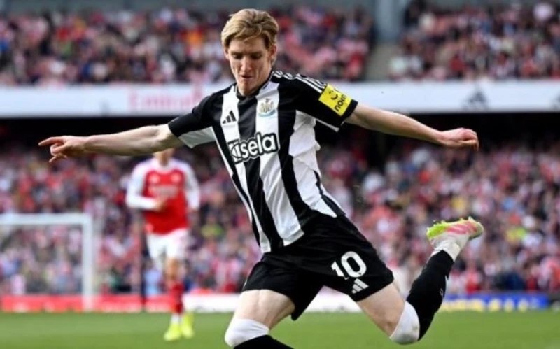 Liverpool is interested in Newcastle player Anthony Gordon
