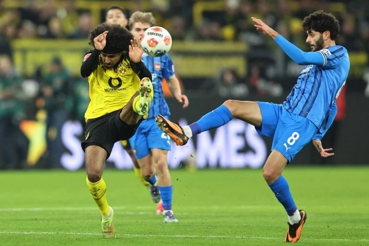 Bundesliga: Borussia Dortmund Heidenheim'ı Mağlup Etti, Stuttgart Freiburg'u Yendi