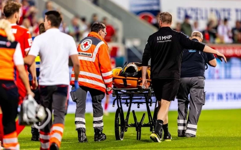 Goalkeeper Suffers Concussion in Bundesliga Match