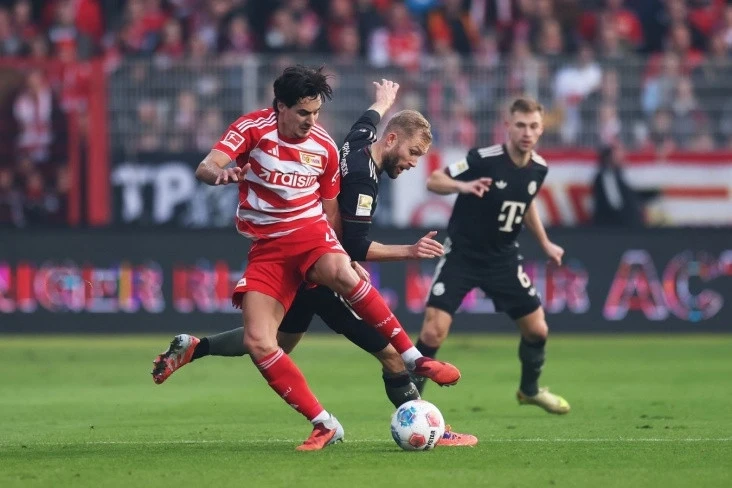 Бундеслига: «Бавария» избежала поражения в последние минуты матча с «Унион Берлин»;