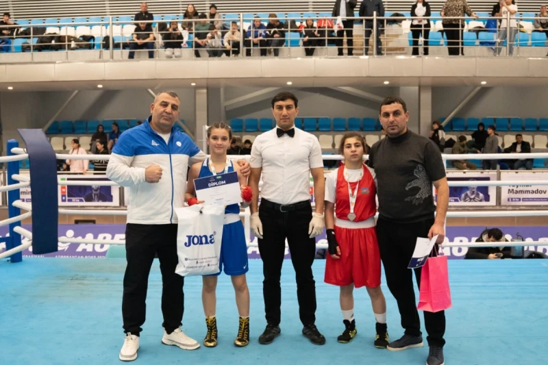 Yeniyetmələr arasında qız boksçular üzrə Azərbaycan çempionatına yekun vurulub