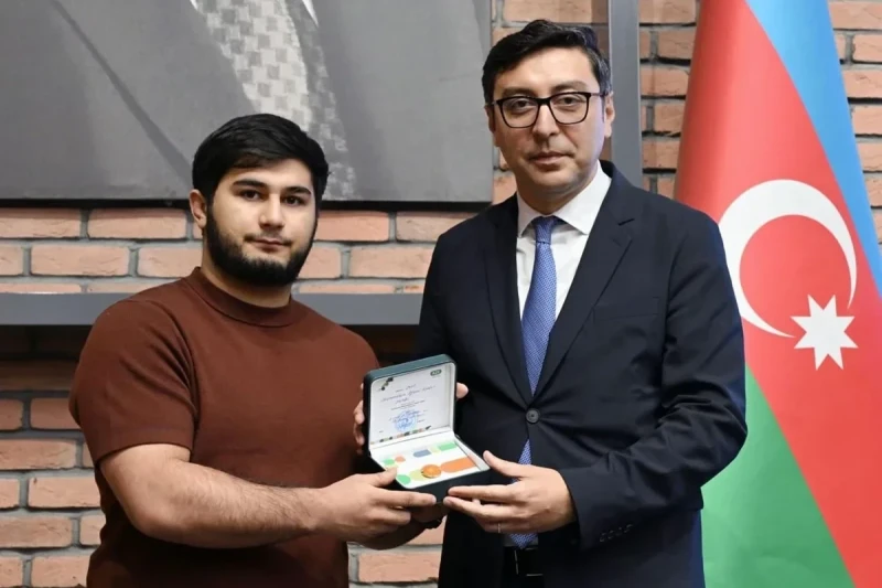 Ferid Kayıbov, uluslararası yarışmalarda başarı elde eden sporcularla bir araya geldi