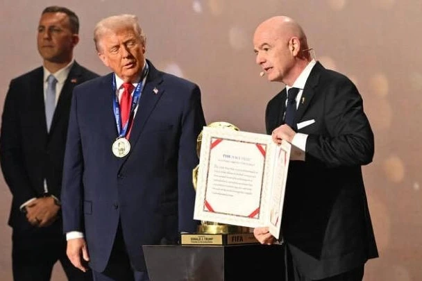 İnfantino Trampa FİFA Sülh Mükafatının verilməsini şərh edib