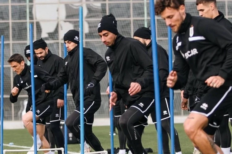 Neftçinin futbolçuları Şamaxı ilə matçı da buraxacaq