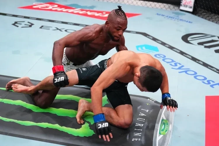 Manel Kape Kyoji Horiguchini UFC-də nokautla məğlub edib