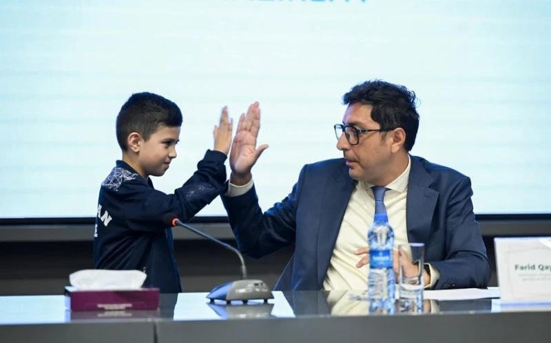 Fərid Qayıbov keçən ay beynəlxalq yarışlarda müvəffəqiyyət qazanmış idmançılar və onların məşqçiləri ilə görüş keçirib