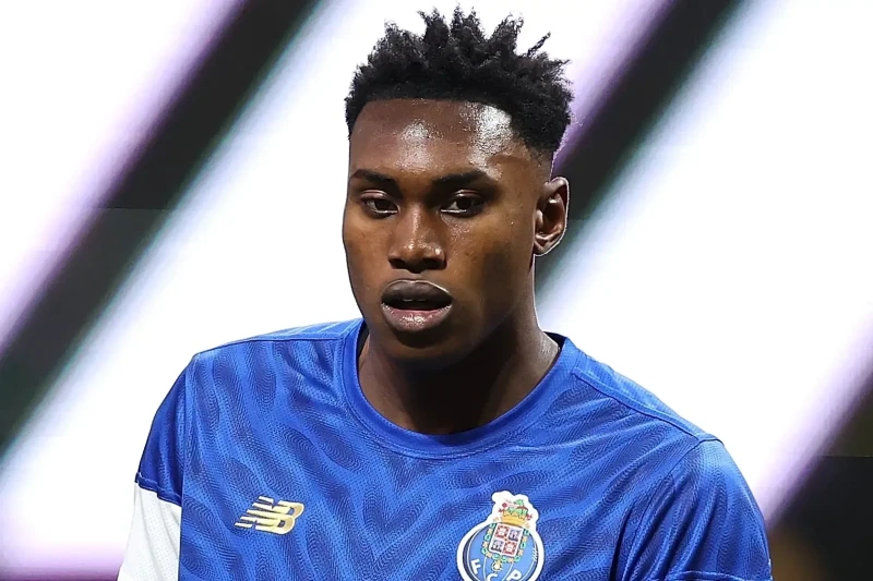 Челси и Тоттенхэм готовы к переговорам с Порту по Саму Агехове