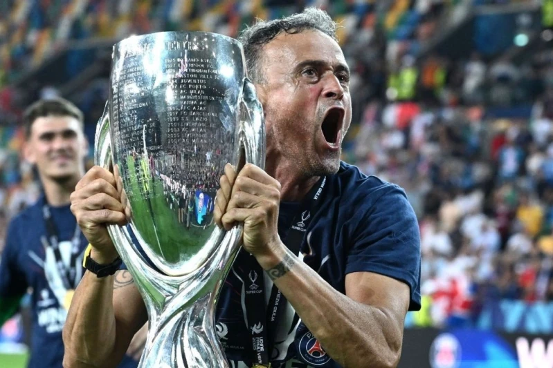 Luis Enrique's records and achievements: Trophies, comebacks and statistics