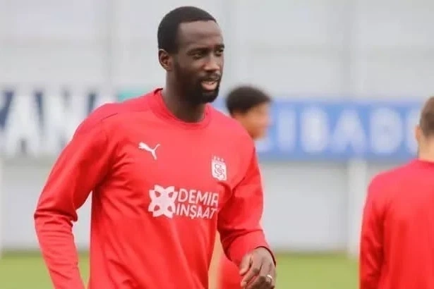 Samba Kamaranın Sumqayıta transferi maaş məsələsinə g&ouml;rə baş tutmayıb