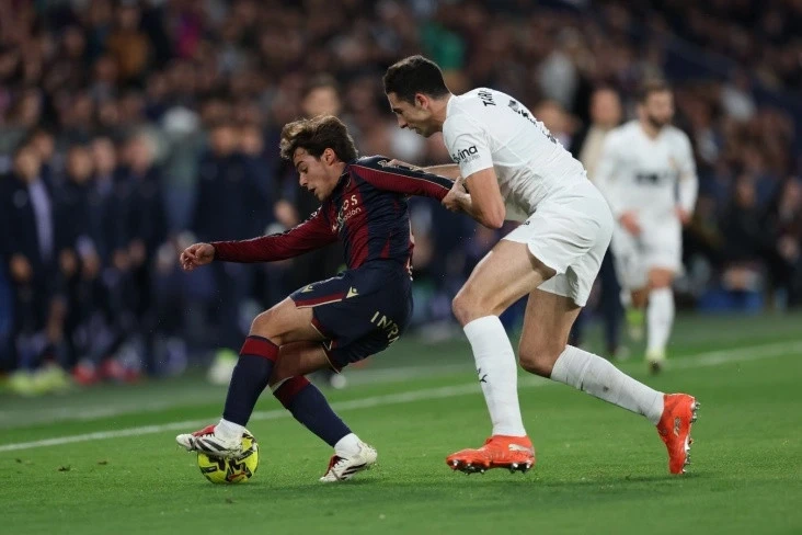 La Liga: Valencia Levanteyi yendi, Atletico mağlup oldu, Athletic Oviedoyu geçti;