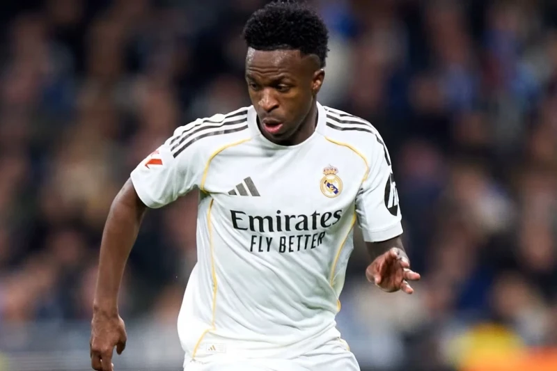 Liverpul Vinisiusu azad agent kimi transfer etməyi düşünür