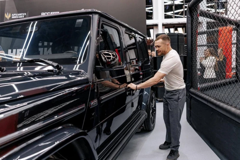 Petr Yanın çempion titulunu geri alması şərəfinə ona Mercedes-AMG G63 hədiyyə edilib