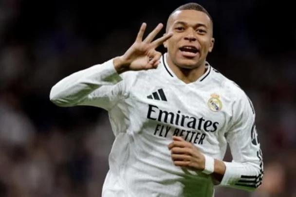 Mbappe Realda bir mövsümdə 7 fərqli turnirdə qol vuraraq rekord qırdı