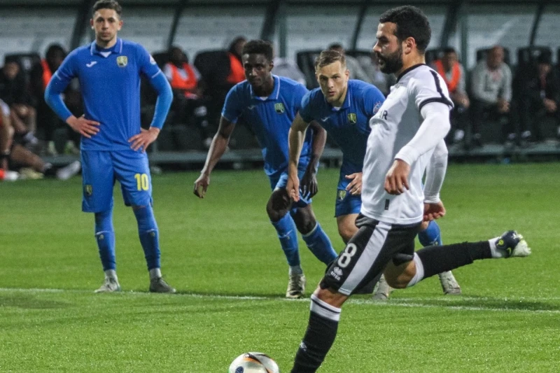 “Neftçi”nin tarixində 15-ci qolunu vuran Emin Mahmudov, ya da bu göstəriciyə Kazbek Tuayev də nail olmuşdu