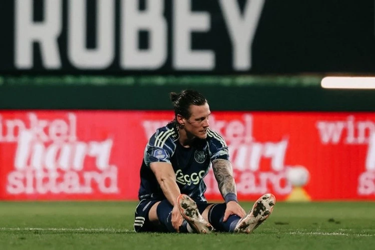 Ayaksın forvardı Vaut Veqhorst Qarabağla oyunu buraxmaq təhl&uuml;kəsi ilə &uuml;zləşir