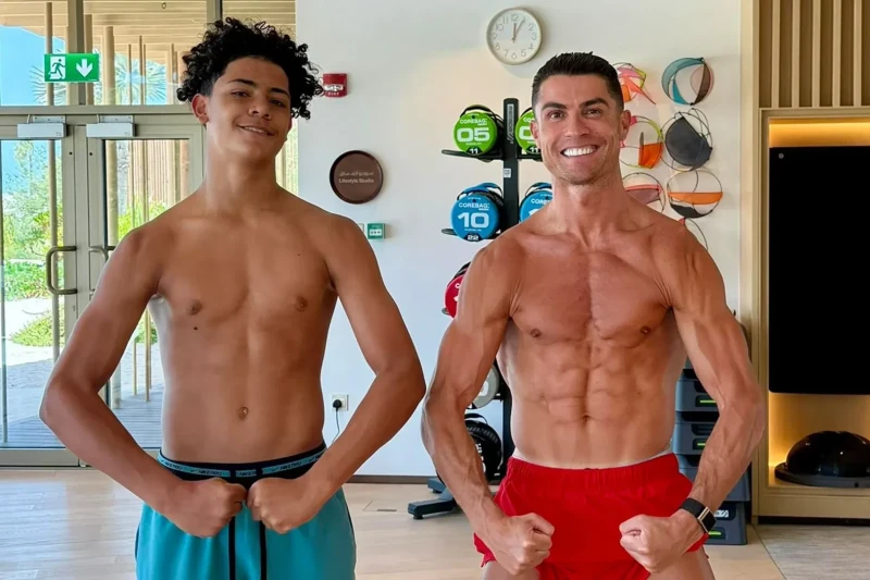 Ronaldo, 15 yaşındaki oğluna 500 bin AZN'lik Lamborghini aldı - Tartışmalar başladı