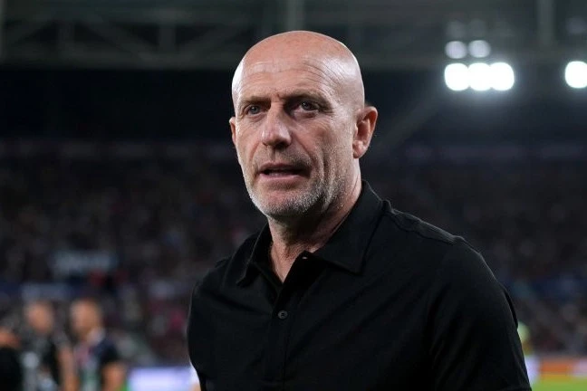 Levante Sacks Head Coach Xulian Calero