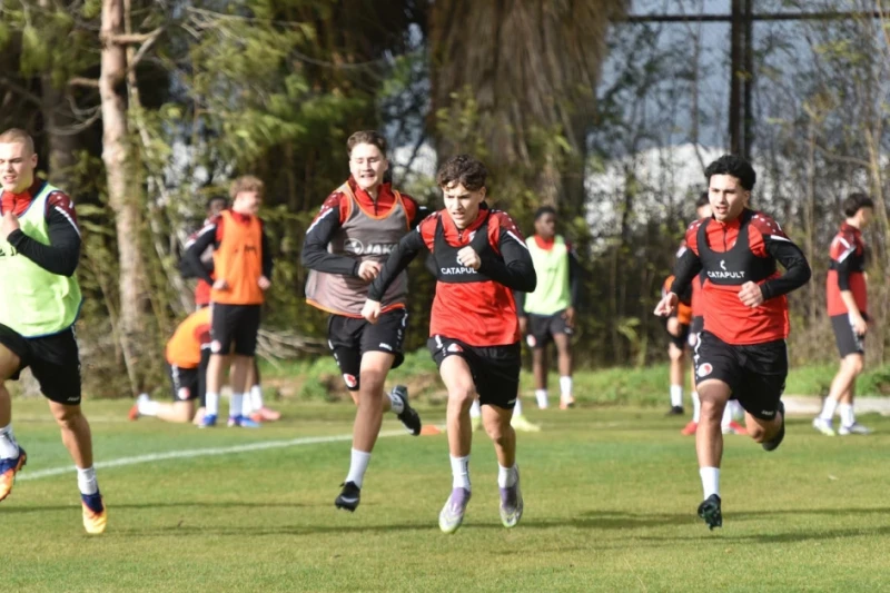 Azərbaycanlı futbolçu Zeyd Nəsirulla Almaniyada Berlinerə keçib