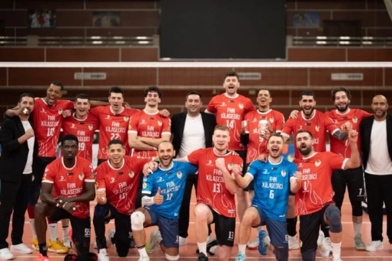 “Xilasedici” çempion heyətini qorudu: Məşqçi və liderlər komandada qalacaq