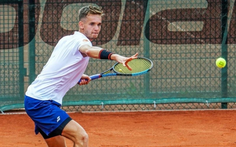 Mats Rosenkranz disqualified for taking a shower during a set break