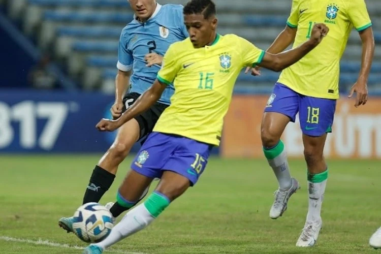 Barselona və Çelsi braziliyalı gənc üçün mübarizə aparır