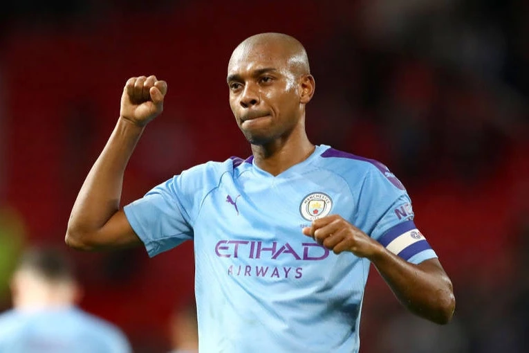 Fernandinyo futbolçu karyerasını bitirdi