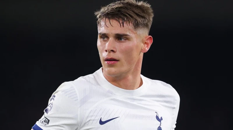 Mançester Yunayted Mikki van de Ven transferində Barselona ilə rəqabət aparır