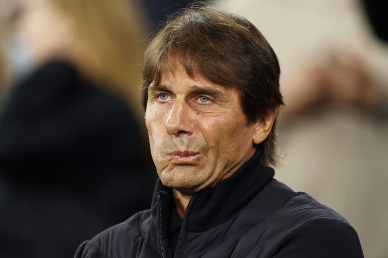 Konte Napolinin absurd mövsümündən, zədələrdən və heyət çatışmazlığından şikayətlənib