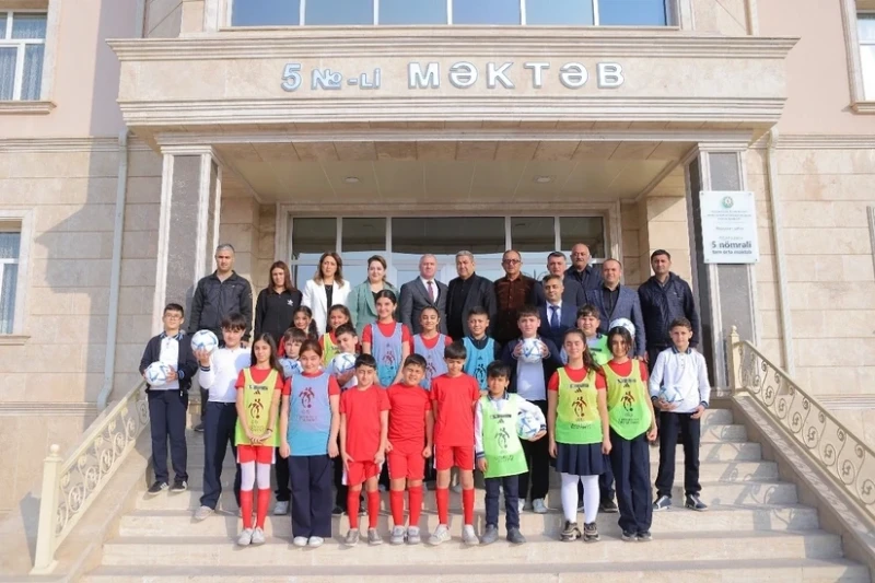 Nahçıvan'da Okullarda Futbol Dersi projesinin başlaması vesilesiyle etkinlikler düzenlendi