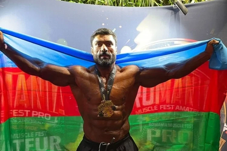 Xanəndə Pərviz Qasımov bodibildinq üzrə Avropa çempionu oldu
