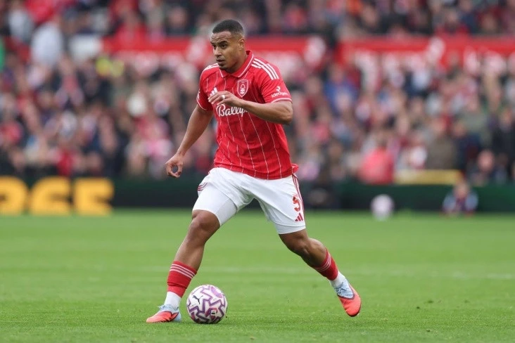 Chelsea and Arsenal compete for Murillo