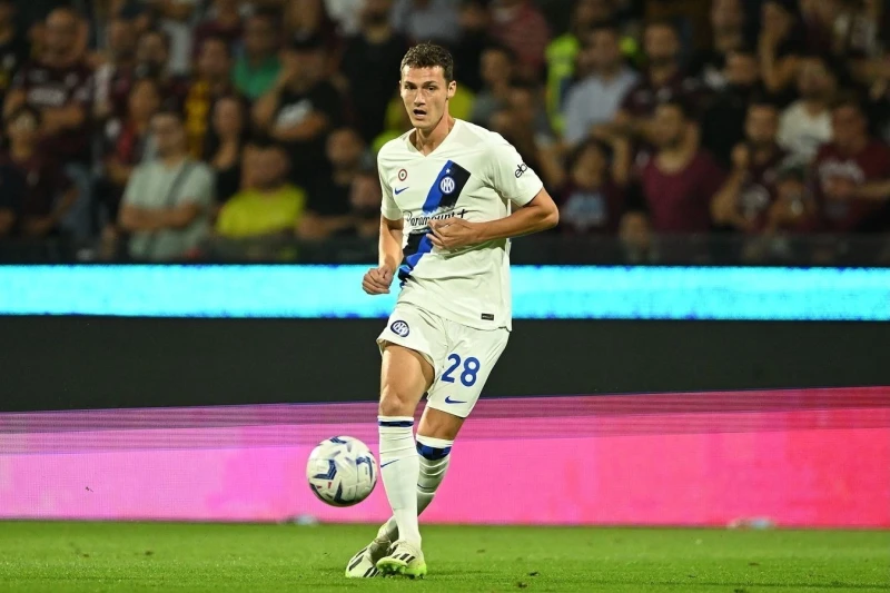 Benjamin Pavard in talks with Barcelona