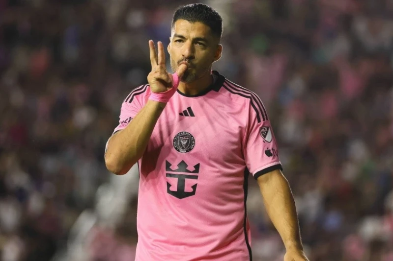 «Интер Майами» приостановил переговоры о продлении контракта с Суаресом из-за условий по зарплате