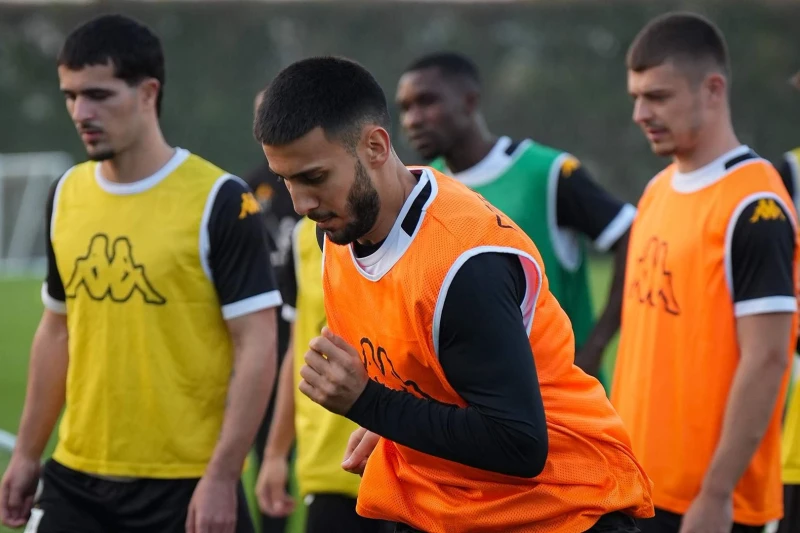 Neftchi will hold a test match with Pyramids in Abu Dhabi today