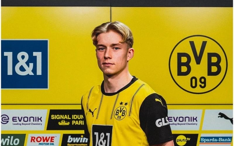 "Borussia" Transfers Swedish National Team Football Player