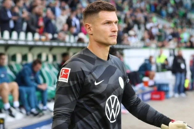 Milli komandanın qolkiperi "Bavariya"ya transfer olunmadı, yeni sözləşməyə imza atdı