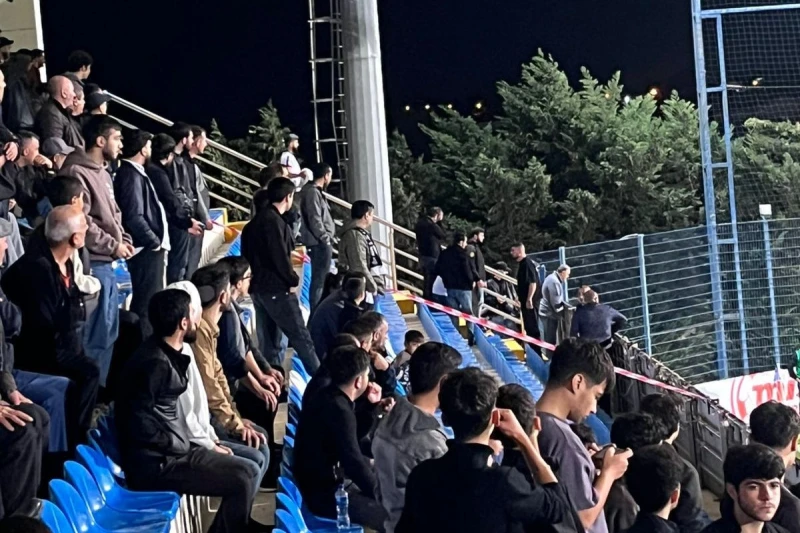 Zirə - Neftçi matçında gərginlik: Polis Neftçi azarkeşlərini stadiondan çıxardı