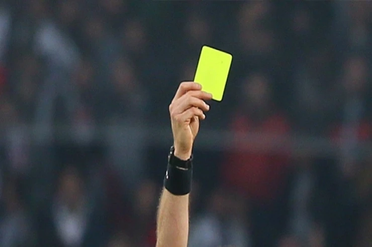 Ukrayna şampiyonasında Rusça konuştuğu için futbolcu sarı kart gördü