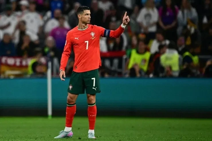 Teleaparıcı bildirir: Cristiano Ronaldo, milli komandalar üzrə rekordları ilə Messi‑ni keçdi