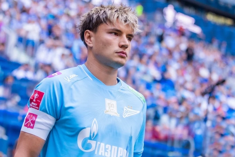 Zenitin yarımmüdafiəçisi Andrey Mostovoy oğurlanmaqdan son anda xilas olub Zenitin yarımmüdafiəçisi Andrey Mostovoy oğurlanmaqdan son anda xilas olub