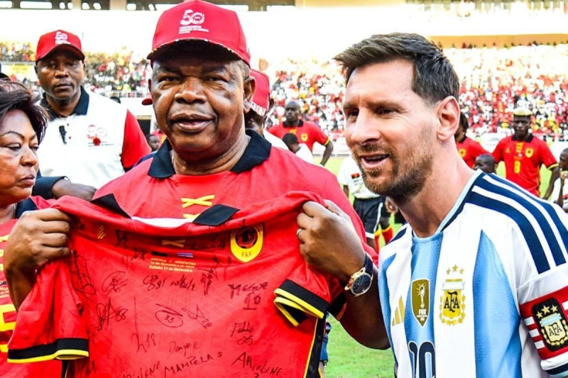Messi Anqola Prezidentindən Müstəqillik Günü münasibətilə mükafat alıb