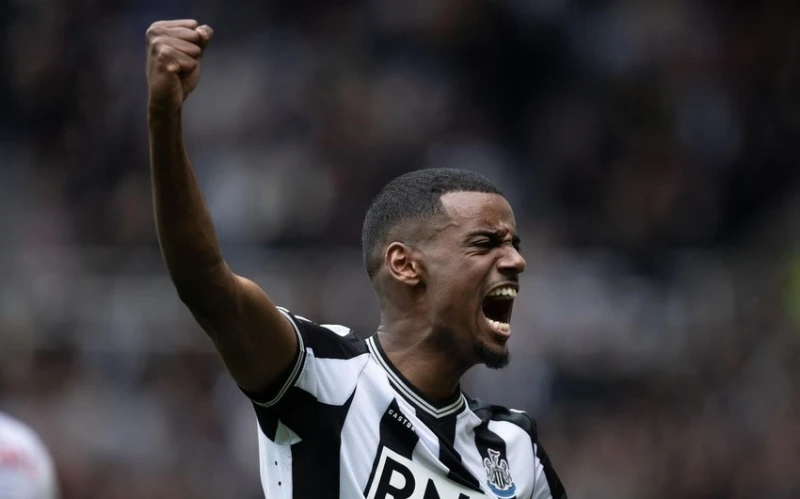 Isak is only thinking about Liverpool, not negotiating with Arabs