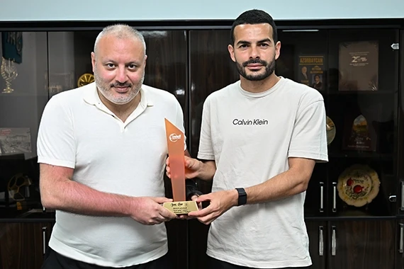 Emin Mahmudov Ayın Golü İçin Ödüllendirildi - FOTO
